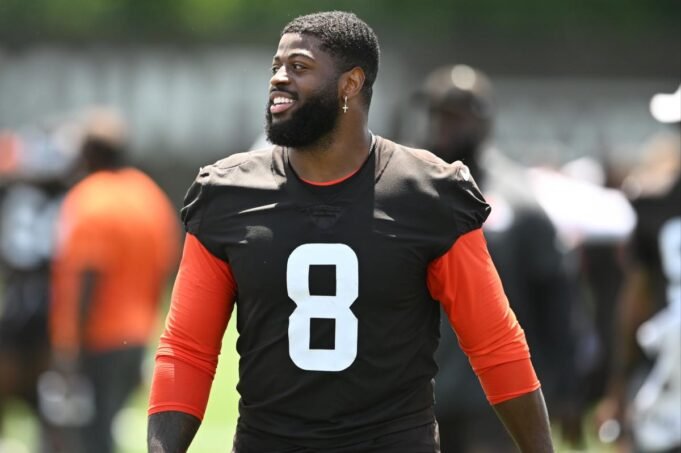 Jared Verse está pronto para estabelecer seu estilo com os Browns após uma troca com os Rams Jared Verse está pronto para estabelecer seu estilo com os Browns após uma troca com os Rams