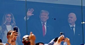 Trump ficou ao lado de Melania, o presidente da FIFA e o presidente do México
