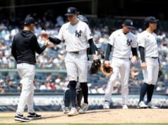 Cam Schlittler, dos Yankees, ficou abatido após uma breve derrota para os Dodgers
