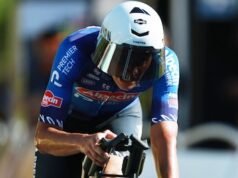 Mesmo que seja azar Mas a superequipe inglesa estava sob o cronômetro de Mathieu van der Poel, que receberia o primeiro cartão amarelo na cronometragem da equipe.
