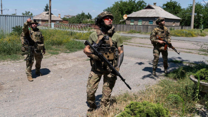 Rússia afirma que 72 drones ucranianos foram abatidos sobre São Petersburgo; Bata na estação de petróleo Rússia afirma que 72 drones ucranianos foram abatidos sobre São Petersburgo; Bata na estação de petróleo