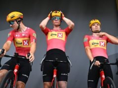 Espancado e machucado, mas o trio Uno-X Mobility continuou correndo depois de uma difícil corrida no Tour de France.