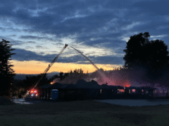 Incêndio em prédio comercial vazio em Gresham mata uma pessoa