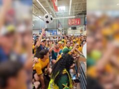 Fãs australianos turbulentos assumiram o controle do Walmart