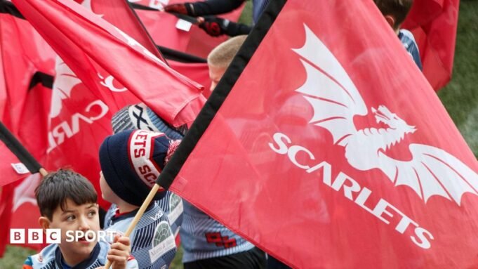 Rugby galês: Scarlets se torna a última região galesa a assinar um contrato WRU. Rugby galês: Scarlets se torna a última região galesa a assinar um contrato WRU.