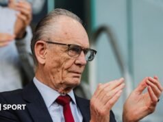 Ken Davie: Presidente do Huddersfield Giants renuncia