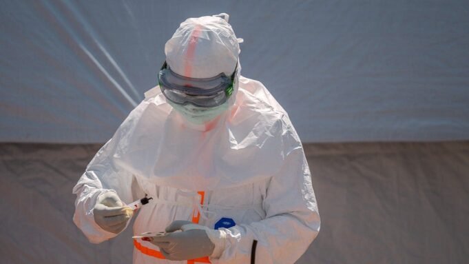 CDC confirma que segundo cidadão dos EUA testa positivo para Ebola na RDC CDC confirma que segundo cidadão dos EUA testa positivo para Ebola na RDC