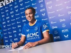 Superliga Feminina: Everton contrata Naomie Muchon do Leicester.