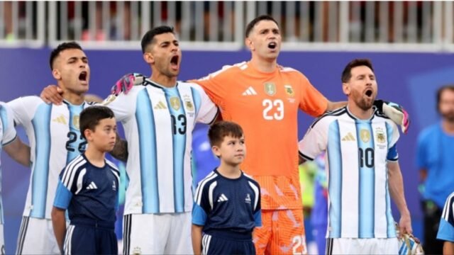 el-momento-del-himno-en-argentina-vs-argelia-2262389.jpg