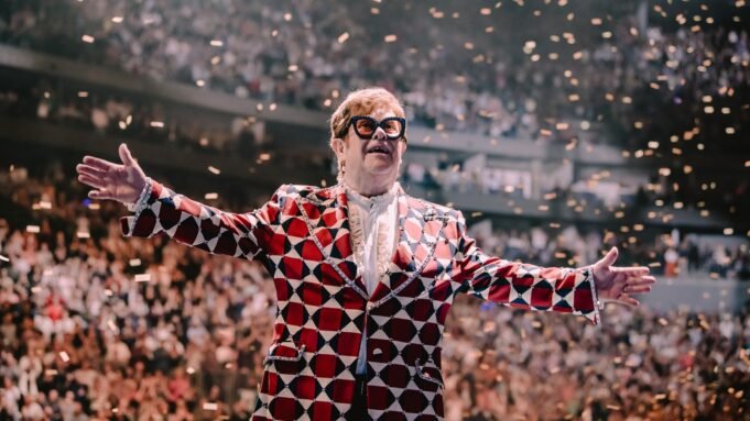Elton John fará dois shows de despedida na Cidade do México neste outono