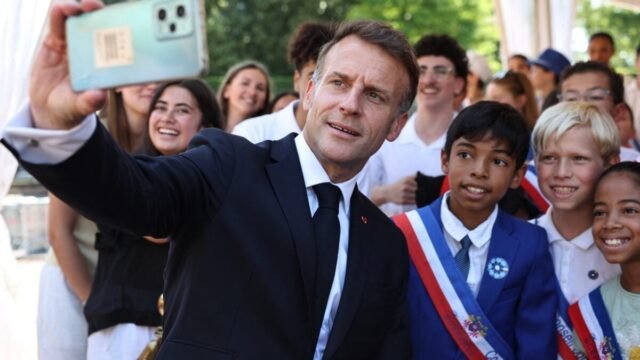 emmanuel-macron-phone-1200x675.jpg