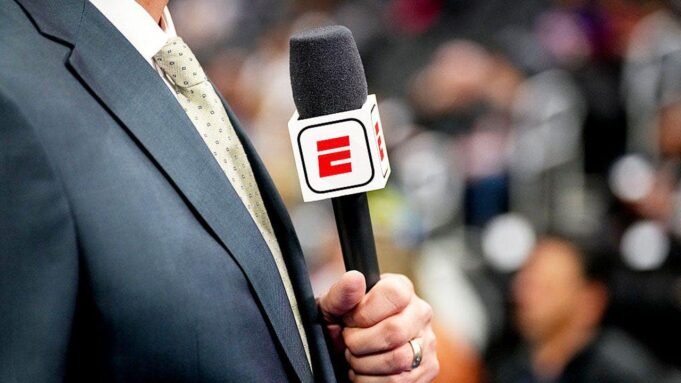 Analista da ESPN renuncia após braço amputado enquanto AG investiga acusações graves Analista da ESPN renuncia após braço amputado enquanto AG investiga acusações graves