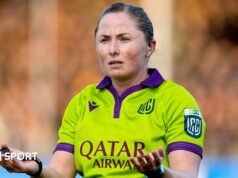 Aimee Barrett-Theron: O árbitro renunciou após ser diagnosticado com câncer de mama.