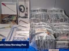 Polícia de Hong Kong apreende HK$ 120 milhões em cocaína escondida em 3 toneladas de contêineres de metal