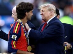 Ferran Torres, herói da Copa do Mundo Sua popularidade dobrou após ser criticado. Postou uma foto usando um chapéu ‘Make Spain Great Again’.