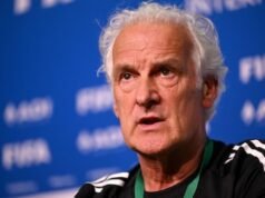 Prepare a Premier League | Fred Rutten renuncia ao cargo no NEC após cinco anos, Boadu sem contrato junta-se ao PSV no campo de treinamento