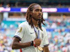 Inter se acalmou com Spence, lateral do Tottenham