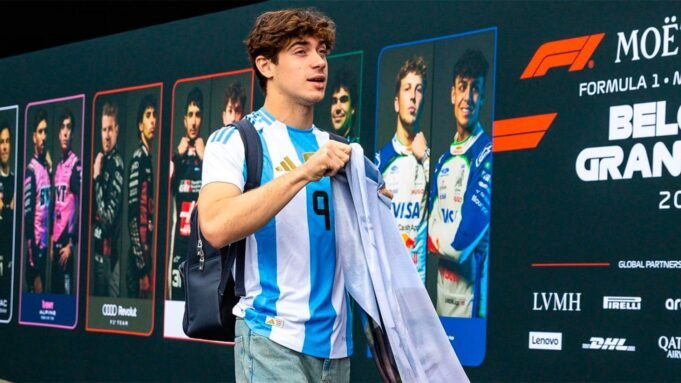 Camiseta Argentina e bandeira de Messi e Maradona: a visão de Colapinto sobre o GP da Bélgica Camiseta Argentina e bandeira de Messi e Maradona: a visão de Colapinto sobre o GP da Bélgica
