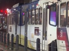 Homem esfaqueado em trem MAX; Suspeito preso