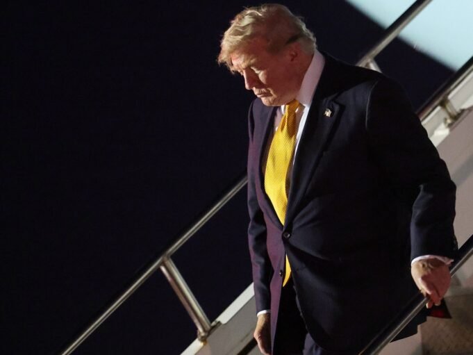 Trump sugere novas negociações com o Irã após troca de tiros sobre Ormuz | Guerra EUA-Israel nas notícias do Irã