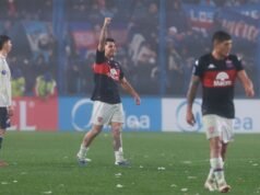 Nacional do Uruguai recebeu o Tigre com música dos campeões da Espanha, mas foi espancado e assobiado pelo seu povo