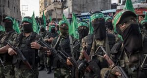 Hamas dissolve conselho governante de Gaza, mas ainda armado Críticos dizem