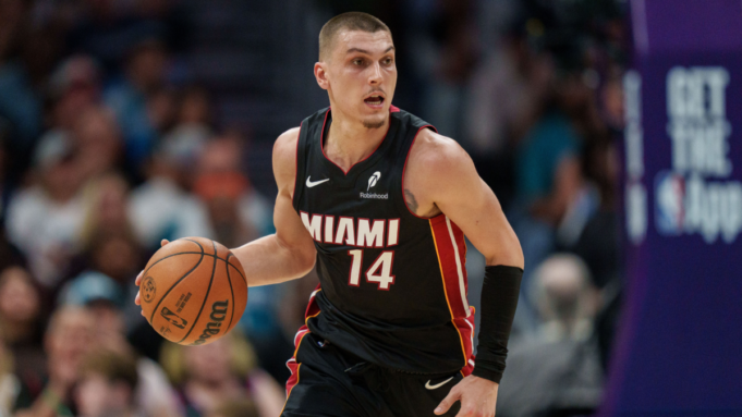 Tyler Herro quebra o silêncio sobre a crise de Bam Adebayo e pretende começar do zero com Bucks Tyler Herro quebra o silêncio sobre a crise de Bam Adebayo e pretende começar do zero com Bucks