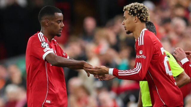 hugo-ekitike-replaces-alexander-isak.jpeg