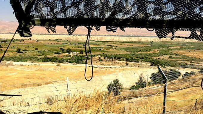 Israel expande suas defesas fronteiriças com a Jordânia em meio a crescentes ameaças terroristas Israel expande suas defesas fronteiriças com a Jordânia em meio a crescentes ameaças terroristas