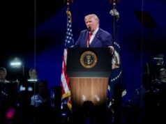 Trump elogia americanos em discurso de 250º aniversário adiado pela tempestade | Feed de notícias