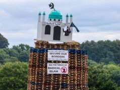 Maquete de mesquita incendiada na Irlanda do Norte | Islamofobia