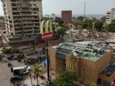 Médicos venezuelanos transformam restaurante em clínica após terremoto | Notícias do terremoto