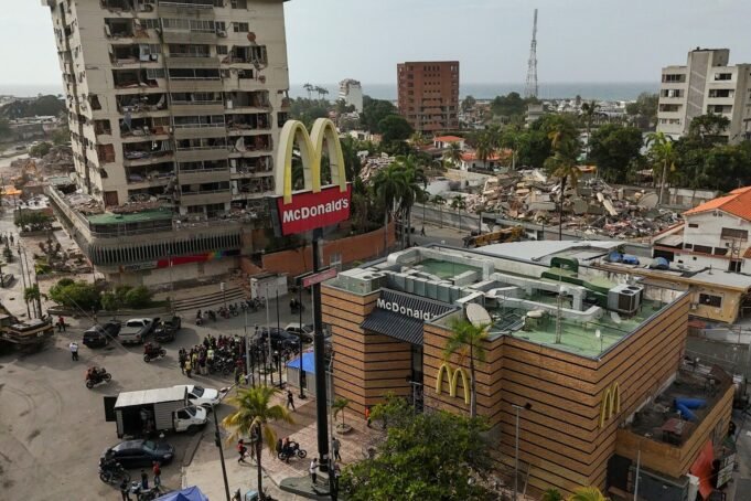 Médicos venezuelanos transformam restaurante em clínica após terremoto | Notícias do terremoto