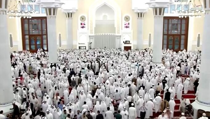 Milhares se reúnem para se despedir do Emir Sheikh Hamad do Catar | Notícias Milhares se reúnem para se despedir do Emir Sheikh Hamad do Catar | Notícias