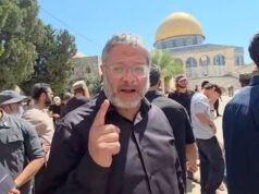 Grupo israelense de extrema direita ataca Al-Aqsa enquanto palestinos são proibidos de adorar | Notícias sobre o conflito israelo-palestiniano