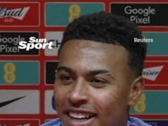 Momento engraçado O astro inglês Morgan Rogers foi questionado pelo companheiro de equipe Djed Spence durante a coletiva de imprensa da Copa do Mundo