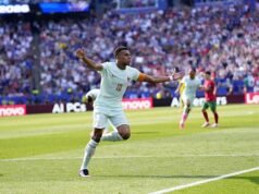 Kylian Mbappe surpreende Marrocos com gol brilhante e assistência para levar a França às semifinais