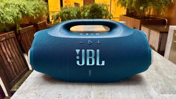 Os melhores boomboxes Bluetooth portáteis que tocam alto Os melhores boomboxes Bluetooth portáteis que tocam alto