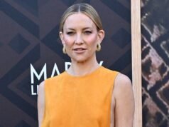 Kate Hudson exibe vários biquínis em vídeo de férias em família na Grécia