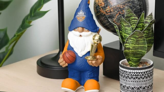 knicks-desk-gnome_93e108-e1783909496356.webp.jpeg