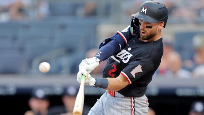 Escolhas gratuitas de home run da MLB e probabilidades para 10 de julho: Kody Clemens na melhor jogada do especialista para os acessórios de jogador de RH de sexta-feira