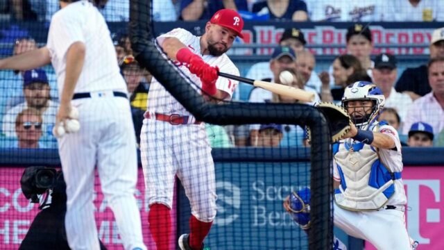 kyle-schwarber-philadelphia-phillies-imagn-images.jpg