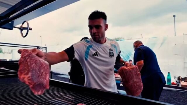 lautaro-martinez-ayudando-asado-558979-103908.jpg