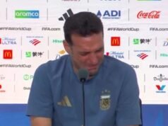 Lionel Scaloni começou a chorar ao falar em continuar jogando na Argentina