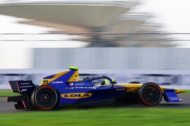 lucas-di-grassi-lola-yamaha.jpg