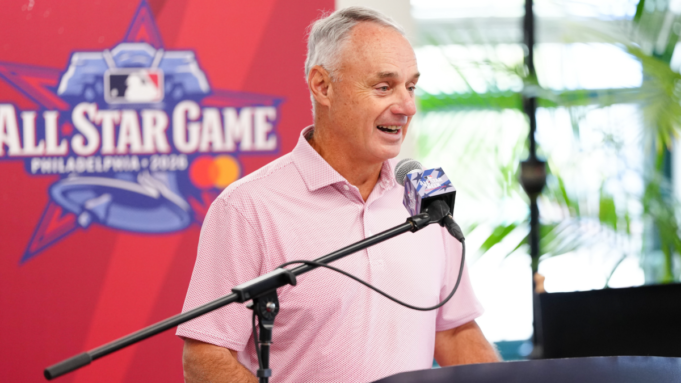 Rob Manfred está falando sobre o ímpeto da MLB, mas o progresso – e seu legado – está ameaçado por brigas de limite iminentes