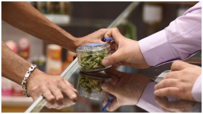 ‘Chegou a hora’: Merkley lança outra reforma bancária sobre cannabis