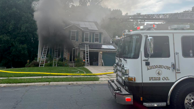 Um cachorro acidentalmente liga uma torradeira. Três animais de estimação morreram em um incêndio em Maryland. Um cachorro acidentalmente liga uma torradeira. Três animais de estimação morreram em um incêndio em Maryland.
