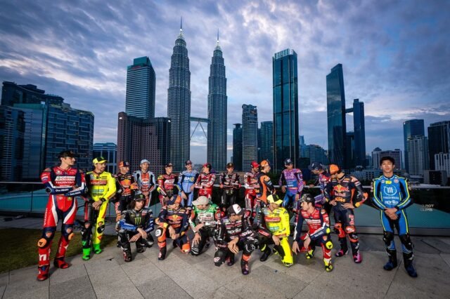 motogp-riders-group-photo-2.jpg