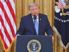 Trump acusa a China de violações eleitorais massivas e afirma que Pequim tentou bloquear a sua reeleição em 2020, em discurso na Casa Branca